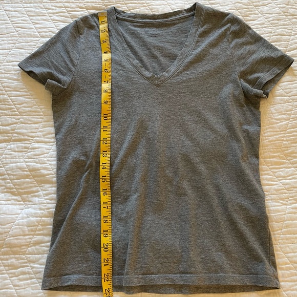 (SOLD) Banana Republic Supima Cotton V-Neck T-Shirt - Picture 10 of 11